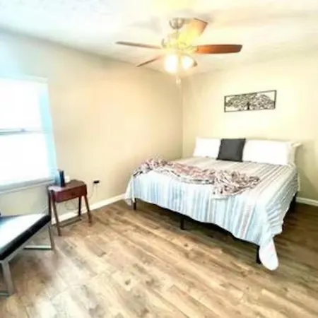 Ranch - 3 Bed Room - Hot Tub - King Bed - Fenced - Pets - Kids - Wifi Columbus Exterior photo